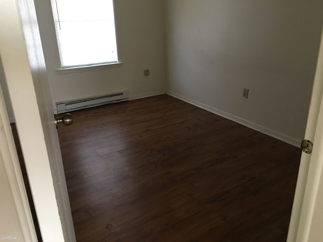 Foto principal - 2 br, 1 bath Apartment - 98 Plaza Court