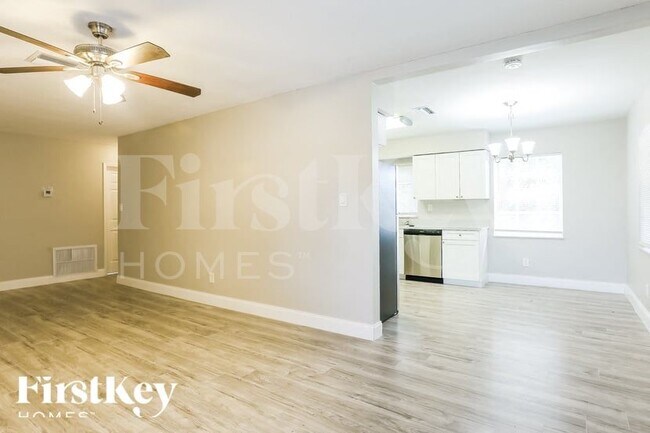 Foto del edificio - 2740 SW 7th St