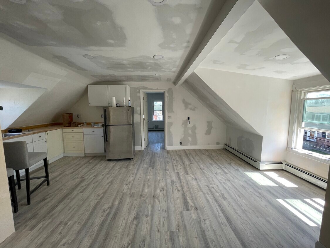 Open floor plan - 27 Zoar Ave