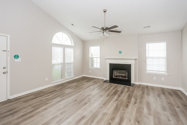 Building Photo - 3044 Hawick Commons Dr