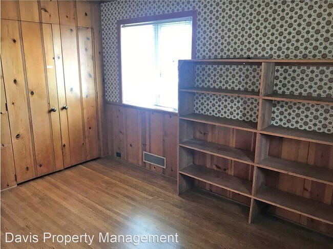Building Photo - 5 br, 3.5 bath House - 2425 Montavista Pla...