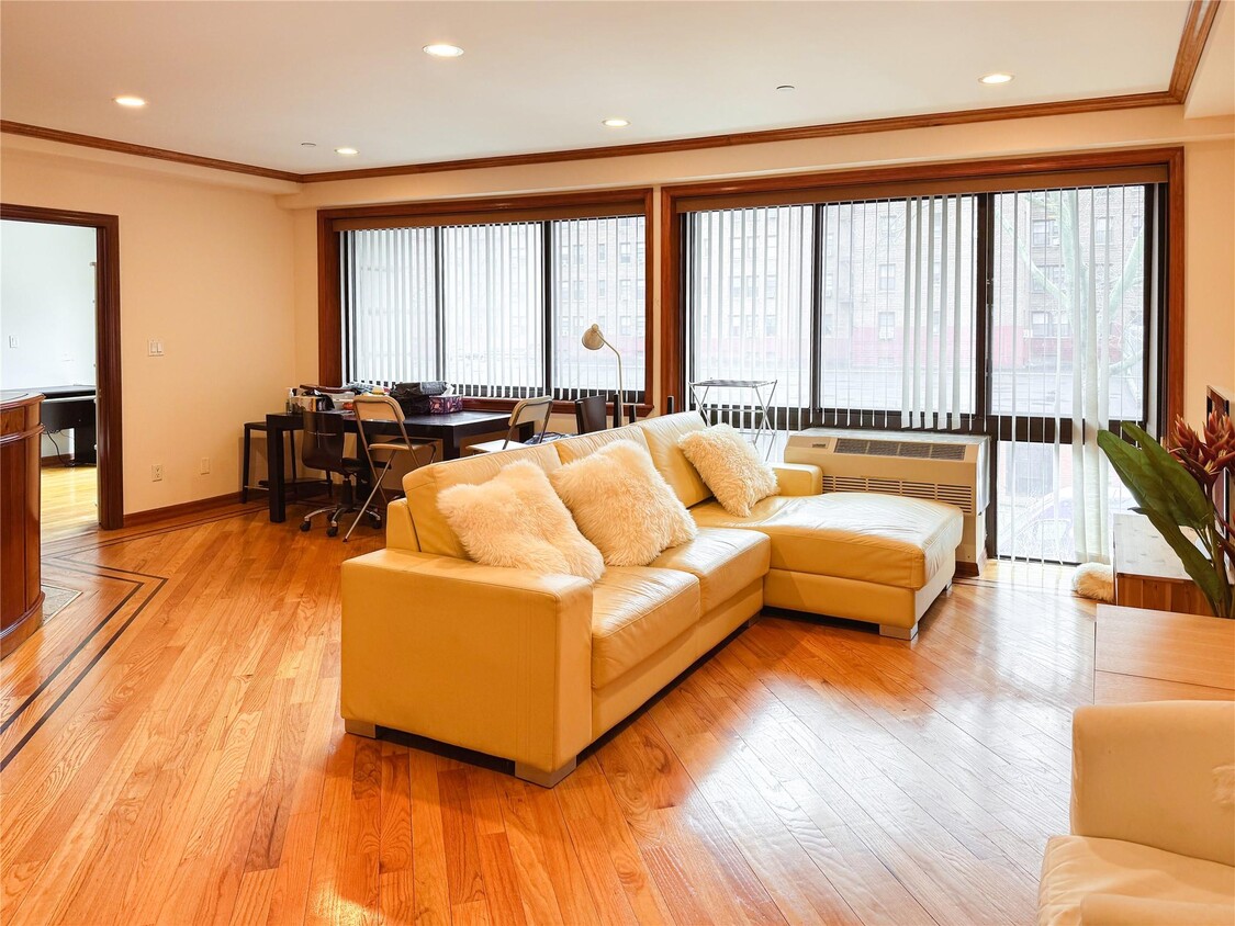 Foto principal - 99-31 66th Ave