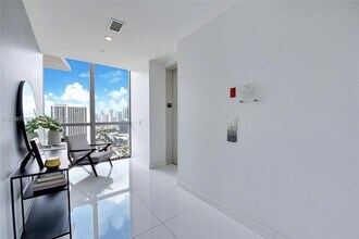 Building Photo - 1100 Biscayne Blvd