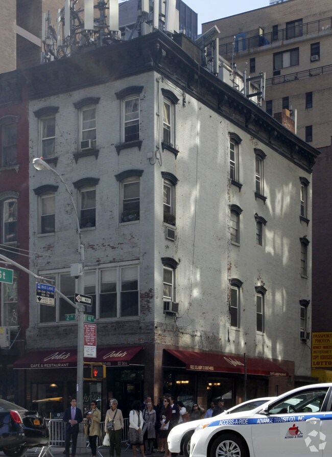 Building Photo - 248 E 44th St