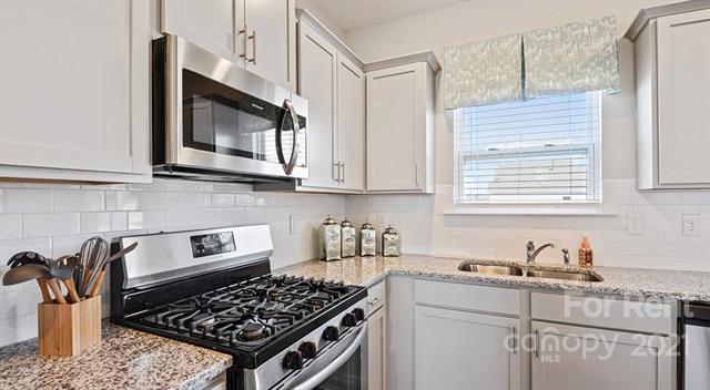 Foto del edificio - 2106 Hendersonville Rd