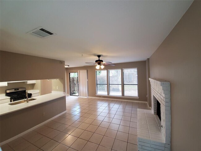Building Photo - 9008 Sanger Dr