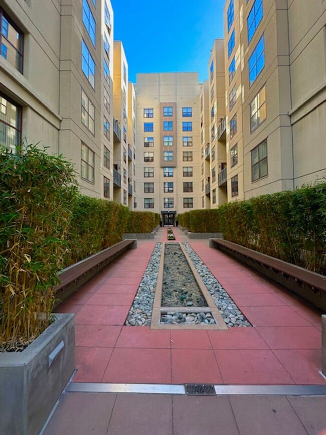 Building Photo - 1150 J St