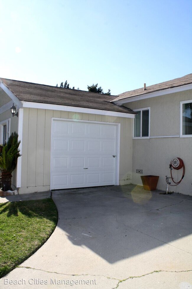 3153 N Los Coyotes Diagonal, Long Beach, CA 90808 House Rental in
