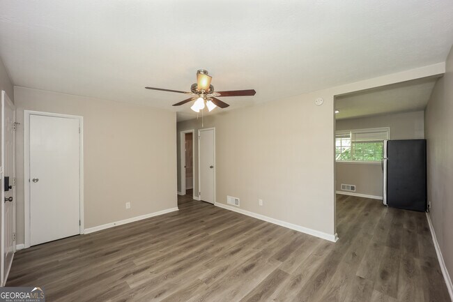 Foto del edificio - 8904 Channing Dr