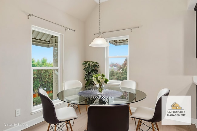 Foto del edificio - 1688 Branham Park Pl