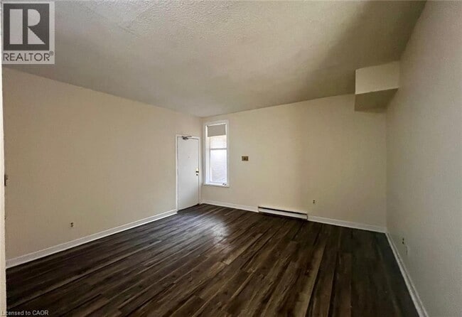 Building Photo - 426 Clarence St