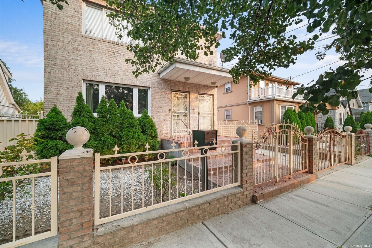 Primary Photo - 188-12 Williamson Ave