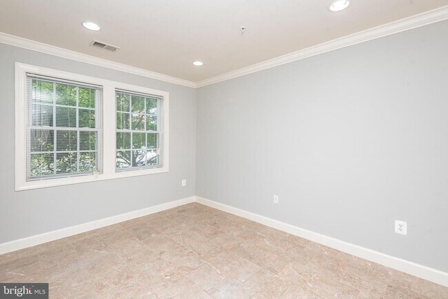 Foto del edificio - 9303 Penrose St
