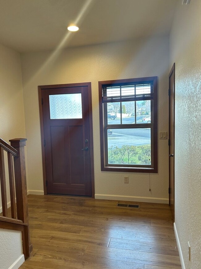 Foto del edificio - 2 Bedroom 1.5 Bath Townhouse