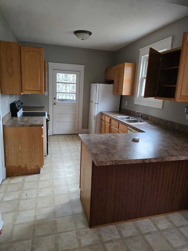 Foto del edificio - Knoxville 37914 - 3 bedroom 1 bath - call Lisa Vineyard or Shannon Russell 865-216-9334.