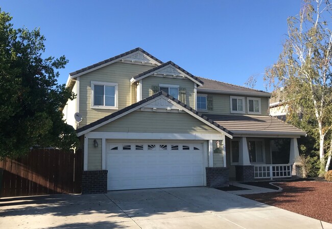 Building Photo - Beautiful 6 bedroom 3 Bathroom Manteca Home