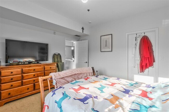 Photo du bâtiment - 10 Hill Grove Point