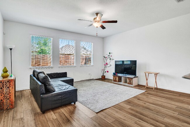 Building Photo - 511 Poplar St