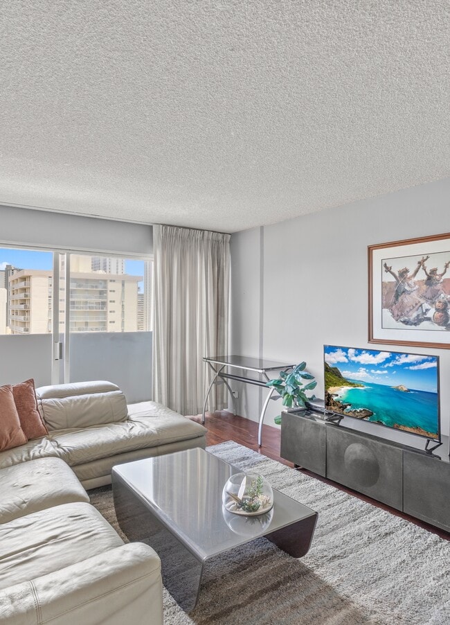 Building Photo - 2421 Ala Wai Blvd