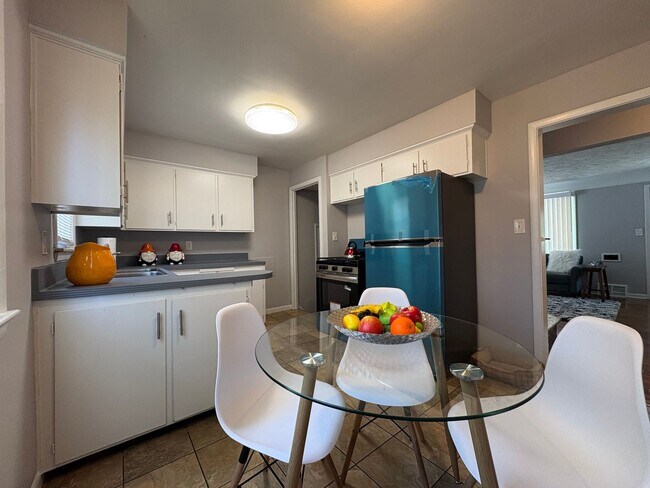 Foto del edificio - Completely Renovated 3 Bed - 2 Full Bath C...