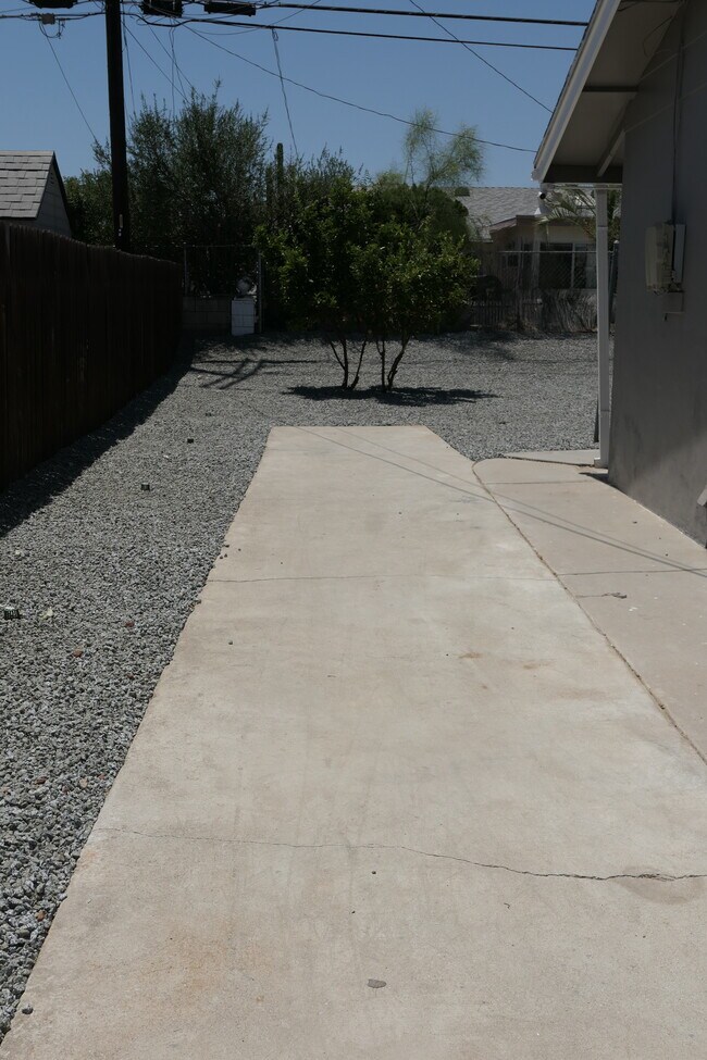 Building Photo - 28621 Murrieta Rd