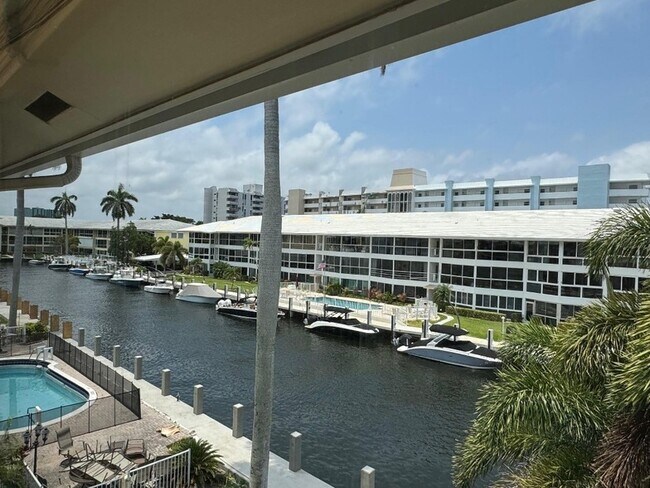 Foto del edificio - 3051 NE 47th Ct