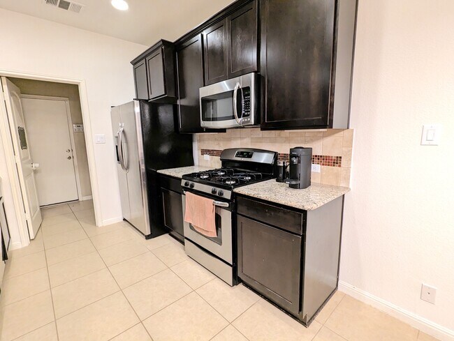 Foto del edificio - 1520 Beebrush Ln