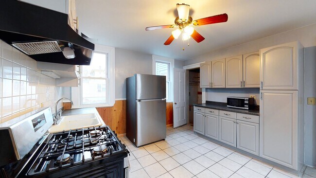 Building Photo - Whole House Rental in East Rock w/Backyard...