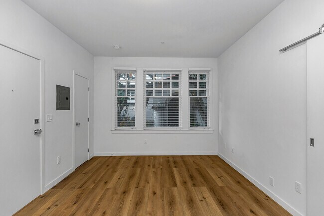 Interior Photo - 2115 Hyde