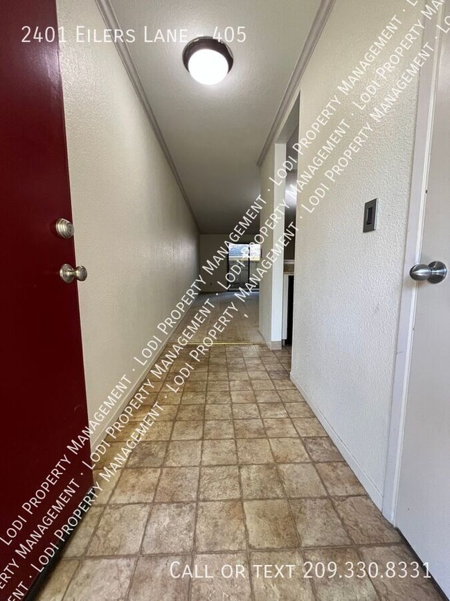 Building Photo - 2401 Eilers Ln