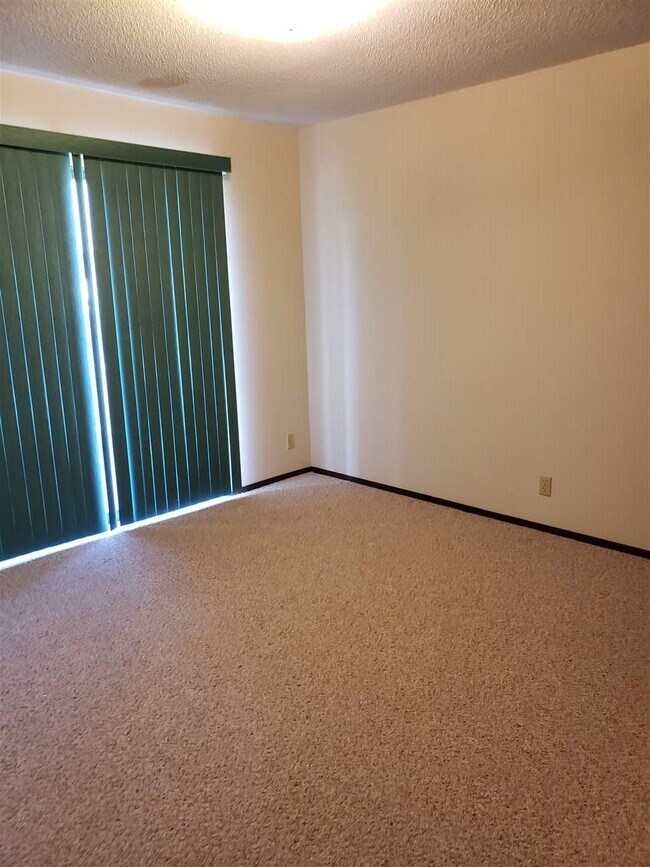 Building Photo - 1301 Springfield Dr