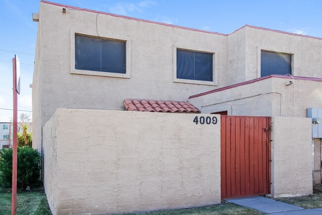 Building Photo - 4009 W Palomino Rd