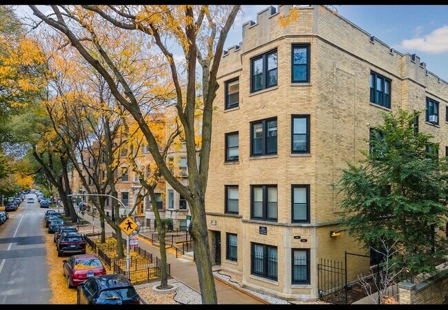 Foto del edificio - 646.5 W Roscoe St