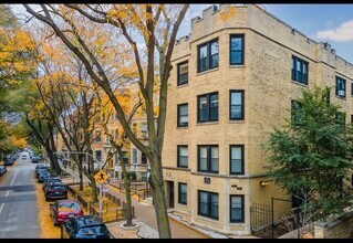 Building Photo - 648.5 W Roscoe St