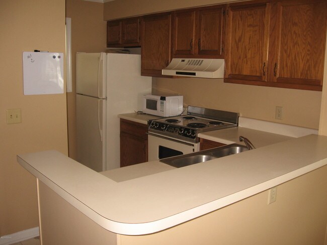 Building Photo - 650 Cedar Point Blvd
