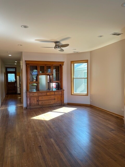 Beautiful Open Living/Dining with Builtins - 1425 N Washtenaw Ave