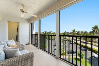 Building Photo - 555 Park Shore Dr