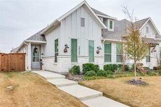 Building Photo - 2121 Eastus Ln