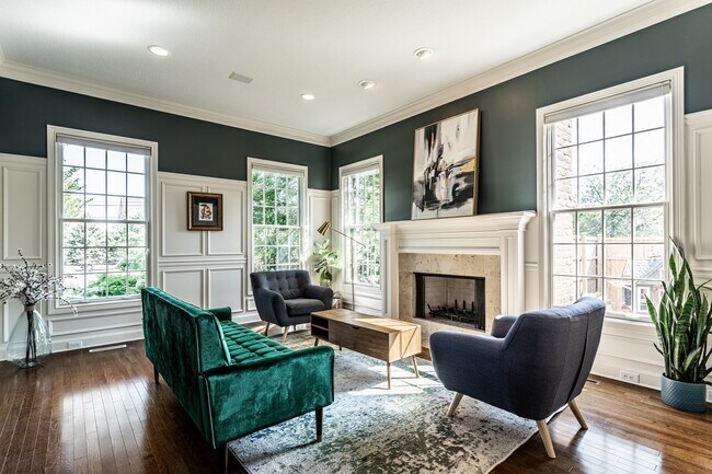 Foto del edificio - 1881 W Main St