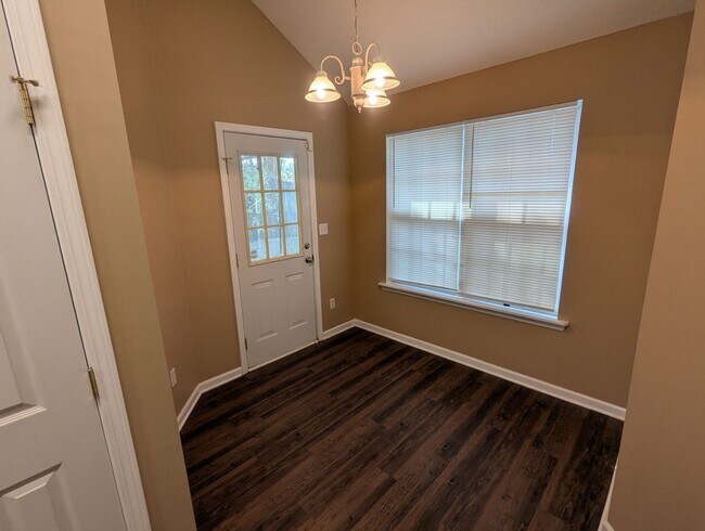 Foto del edificio - Nice 2 bedroom 2 Bath Villa Available NOW