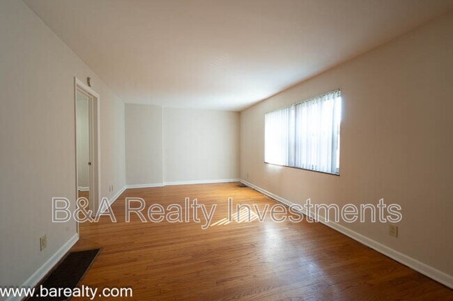 Building Photo - 475 E Hudson St