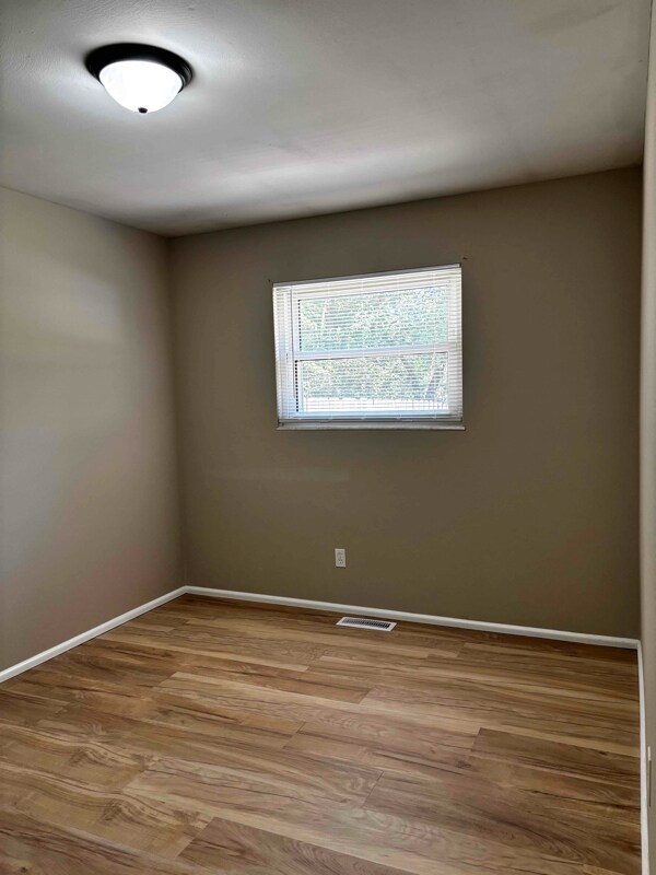 Building Photo - 3738 Dixie Dr