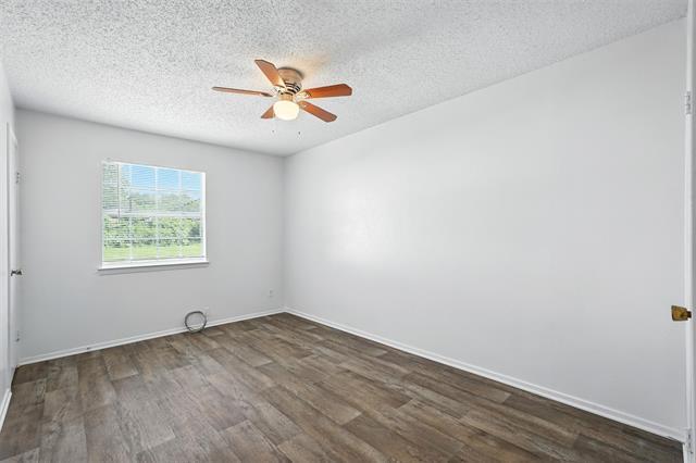 Building Photo - 302 Candlewood Ln