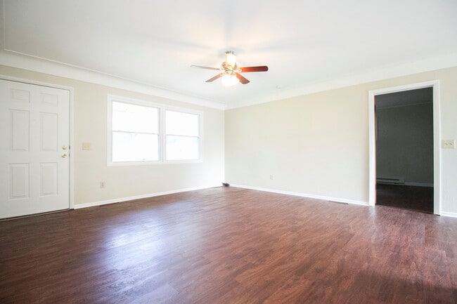 Building Photo - 3001 Edgebrook Dr