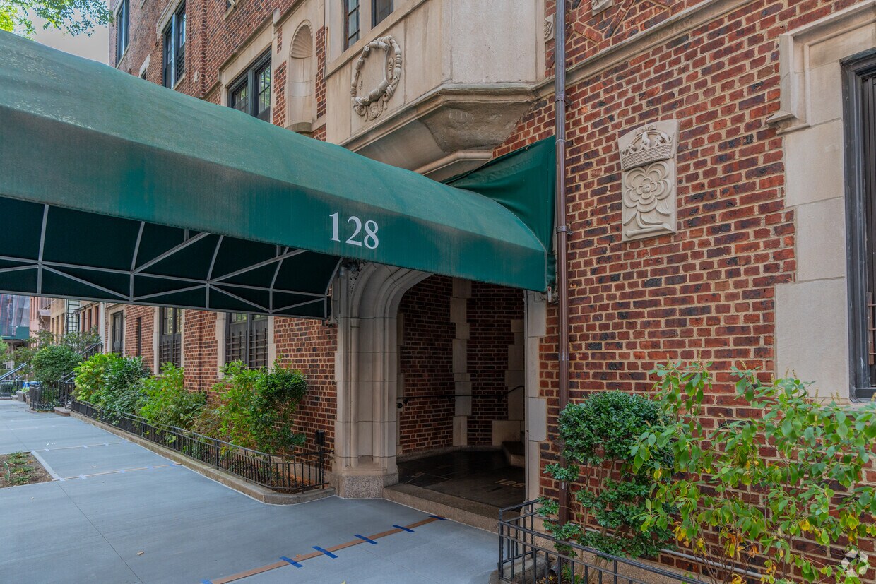 Entrance - 128 Willow St