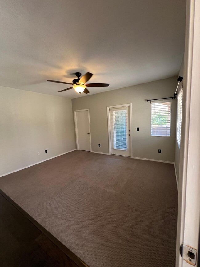 Building Photo - 6800 Vista Del Norte Dr NE