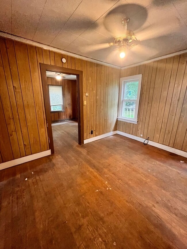 Building Photo - 608 N Davis St