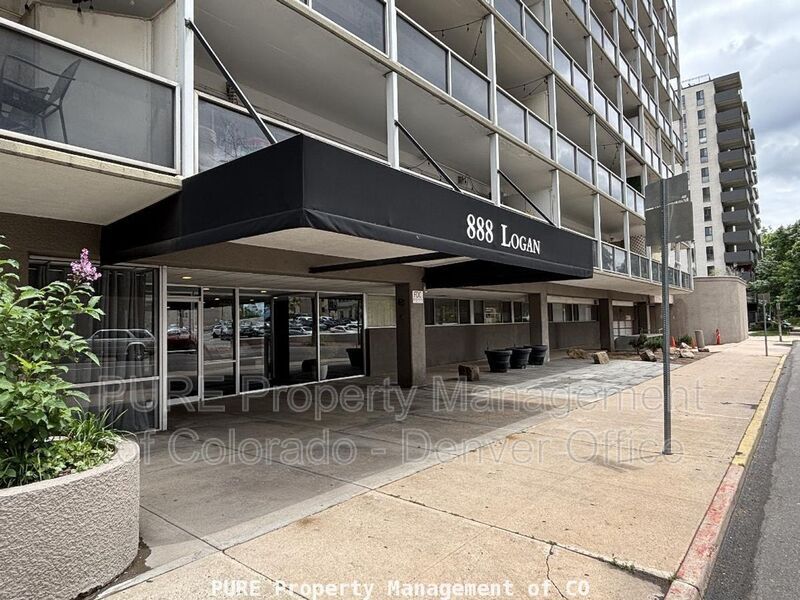 Photo - 888 N Logan St