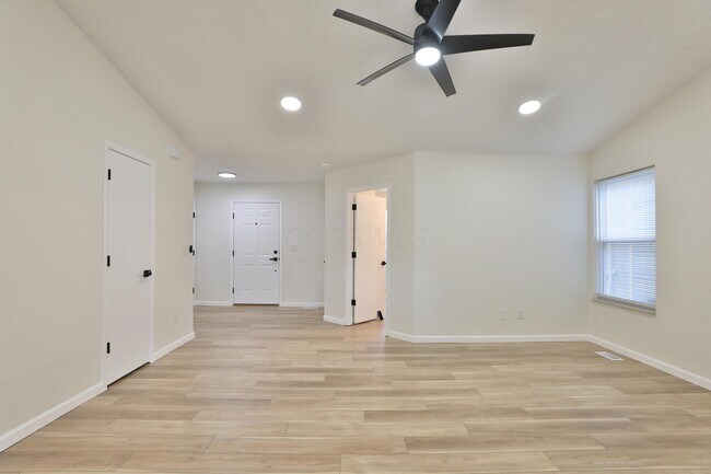 Foto del edificio - 989 Lavender Ln