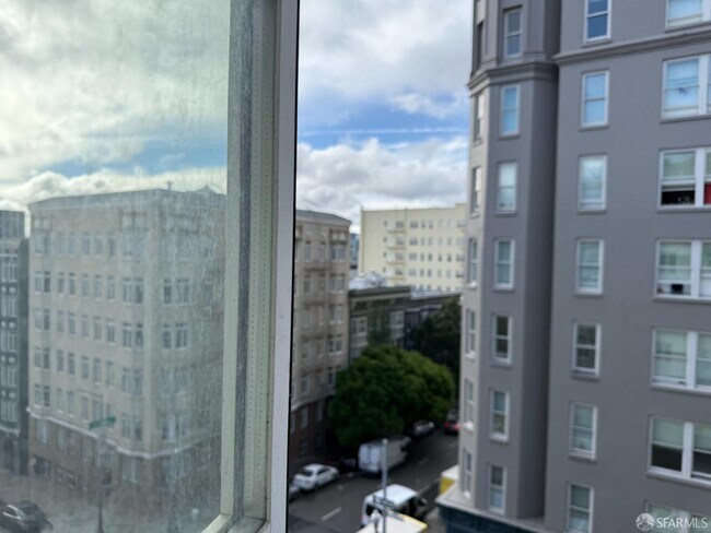 Foto del edificio - 810 Hyde St